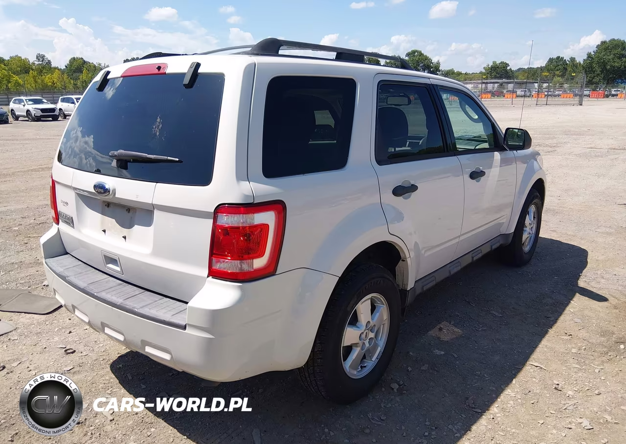 2010 Ford Escape Xlt VIN:1FMCU9D70AKC22424 - 4