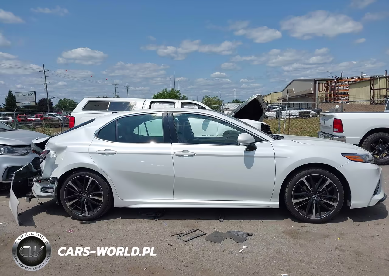 2018 Toyota Camry Xse VIN:4T1B61HKXJU038134 - 13
