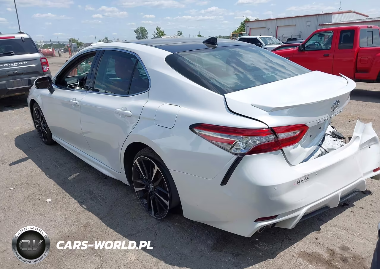 2018 Toyota Camry Xse VIN:4T1B61HKXJU038134 - 3