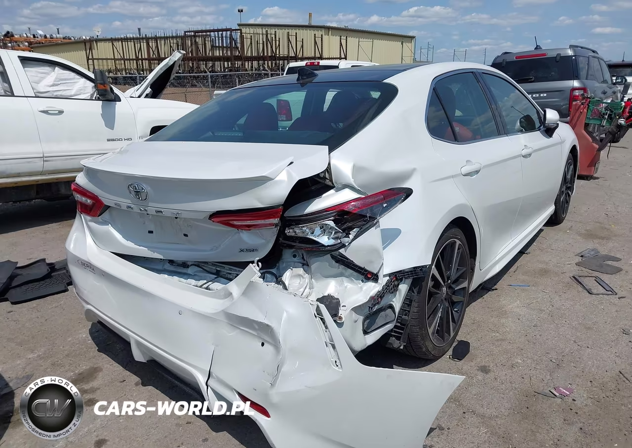2018 Toyota Camry Xse VIN:4T1B61HKXJU038134 - 4