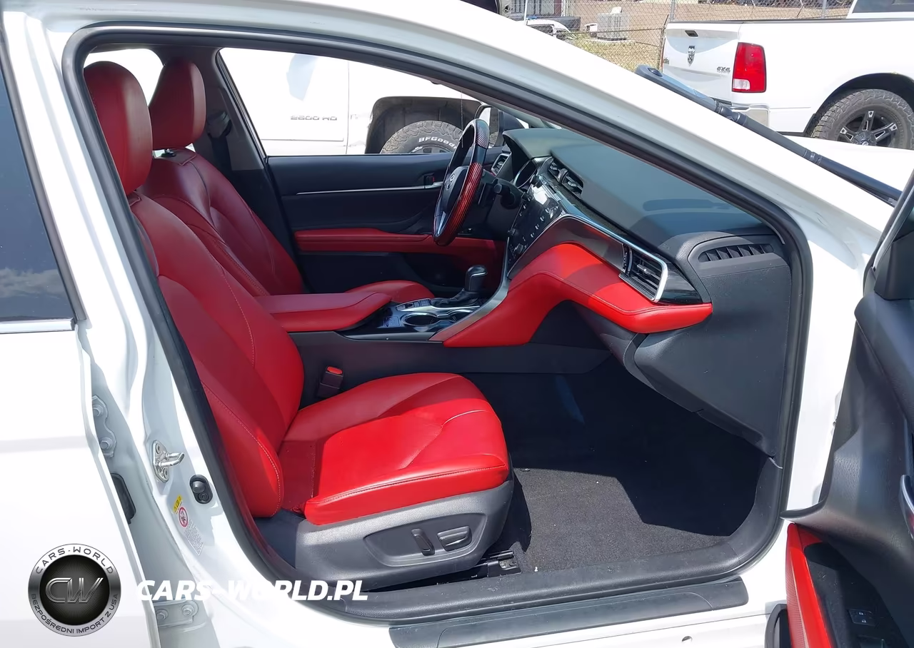 2018 Toyota Camry Xse VIN:4T1B61HKXJU038134 - 5