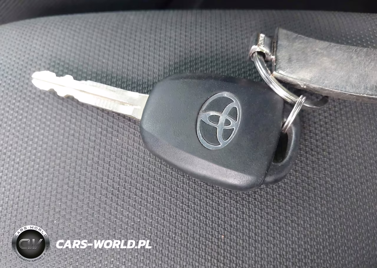 2017 Toyota Corolla Le VIN:5YFBURHE1HP657229 - 11
