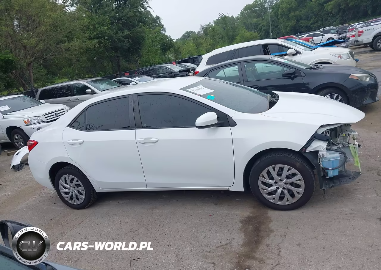 2017 Toyota Corolla Le VIN:5YFBURHE1HP657229 - 14