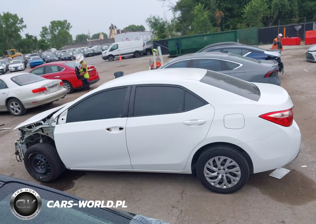 2017 Toyota Corolla Le VIN:5YFBURHE1HP657229 - 15