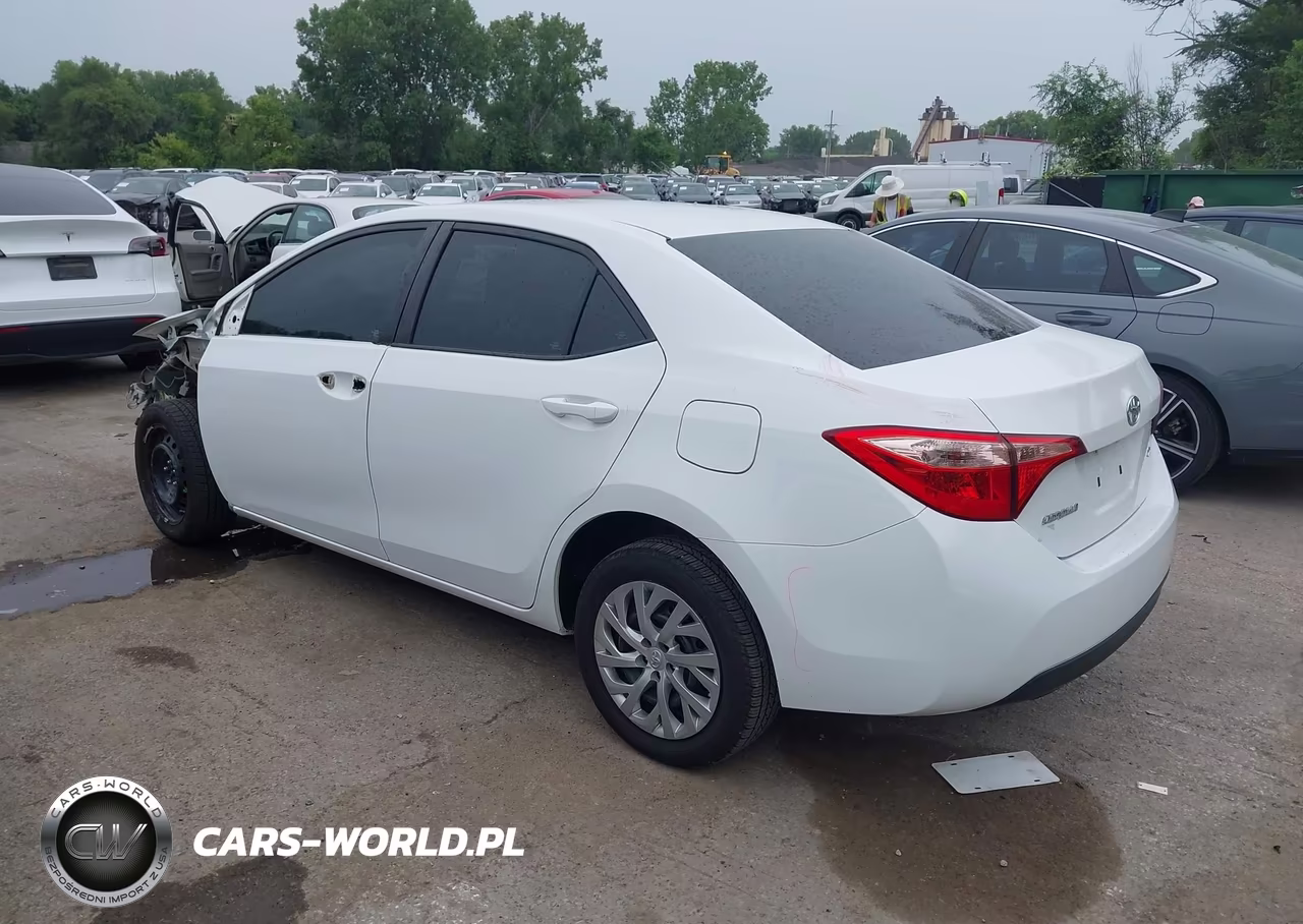 2017 Toyota Corolla Le VIN:5YFBURHE1HP657229 - 3