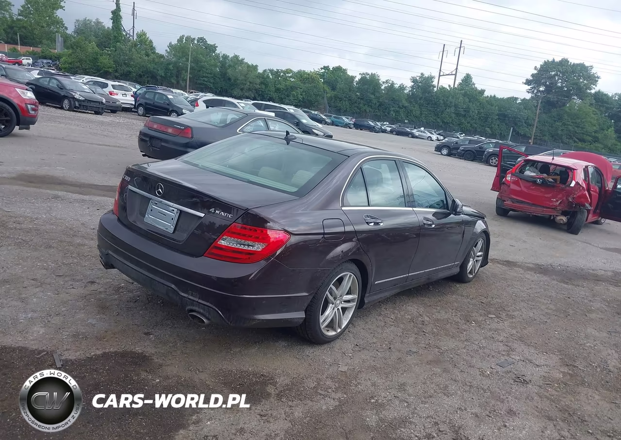 2012 Mercedes-Benz C 300 Sport 4Matic VIN:WDDGF8BB1CA715528 - 4