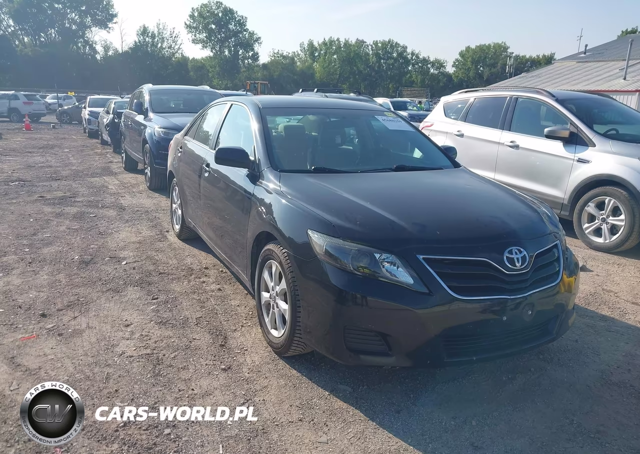 2011 Toyota Camry Le – zdjęcie 1 z 17