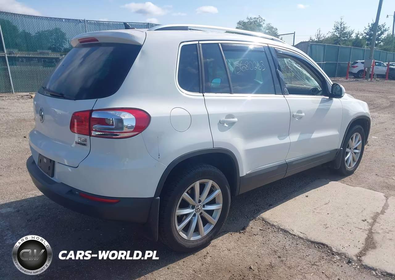2017 Volkswagen Tiguan 2.0T Wolfsburg Edition VIN:WVGSV7AX3HK004120 - 4