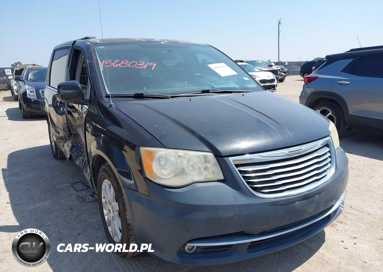 2013 Chrysler Town & Country Touring – zdjęcie 1 z 16