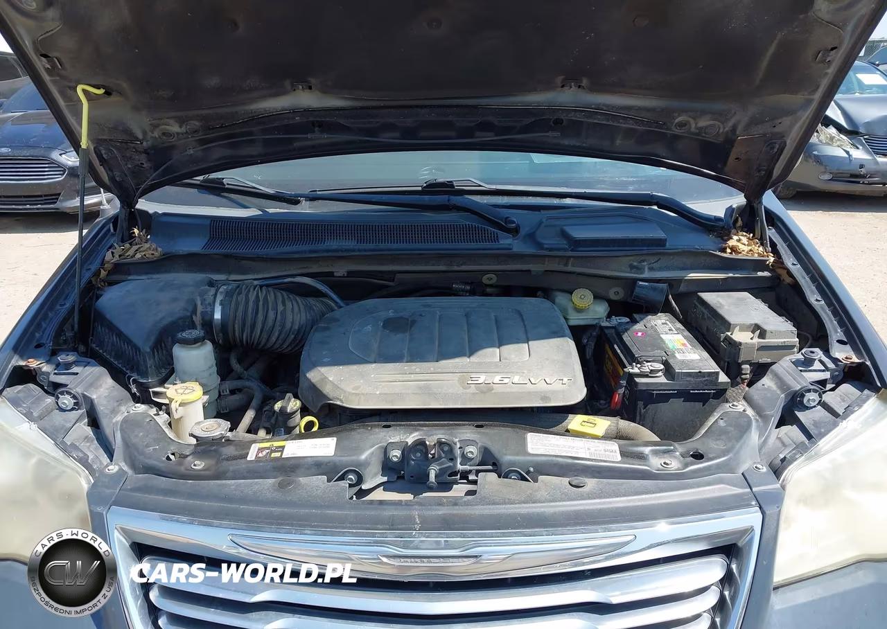 2013 Chrysler Town & Country Touring VIN:2C4RC1BG1DR722992 - 10