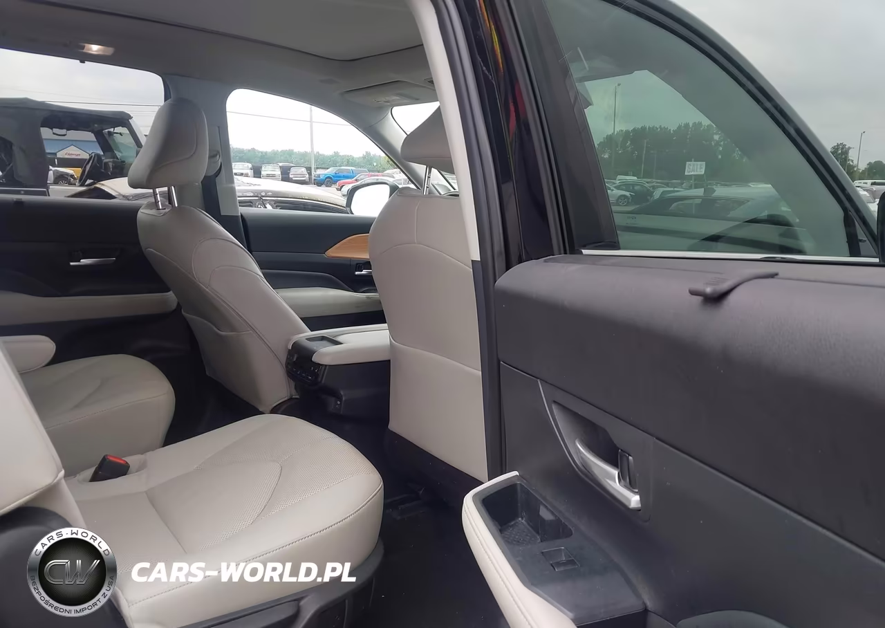 2024 Toyota Grand Highlander Platinum VIN:5TDAAAB52RS062896 - 8