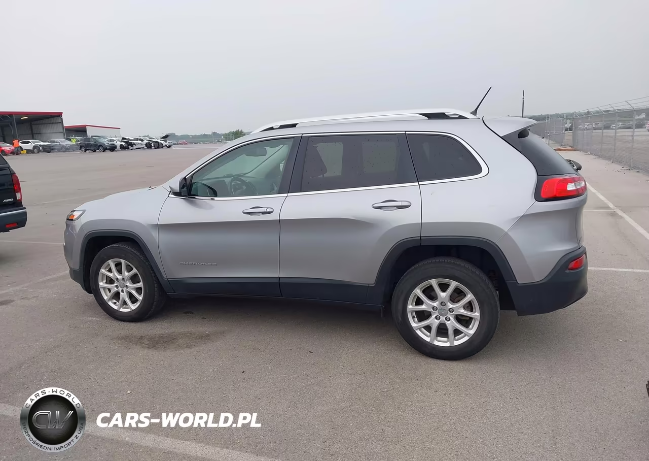 2017 Jeep Cherokee Latitude VIN:1C4PJLCB0HW541682 - 15