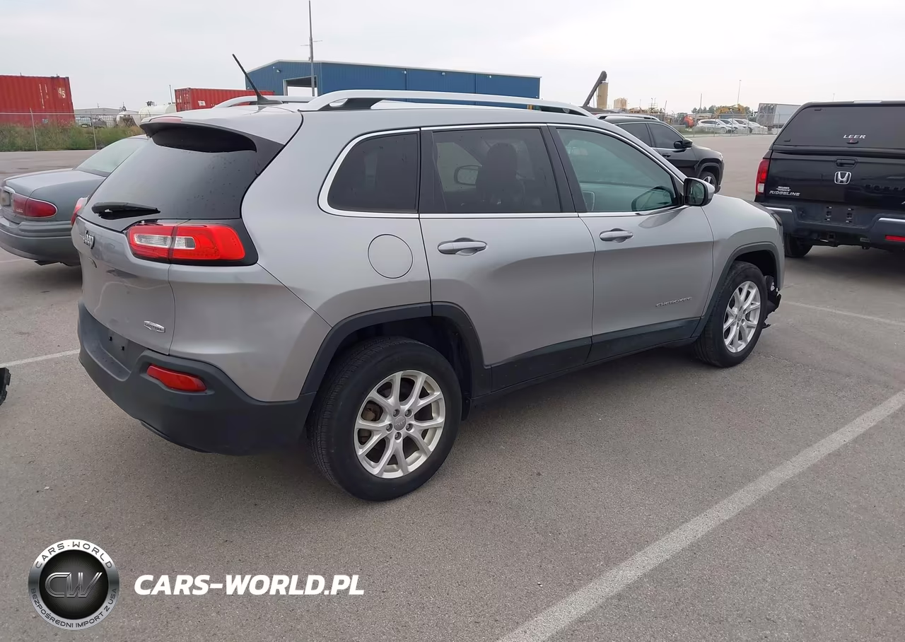 2017 Jeep Cherokee Latitude VIN:1C4PJLCB0HW541682 - 4