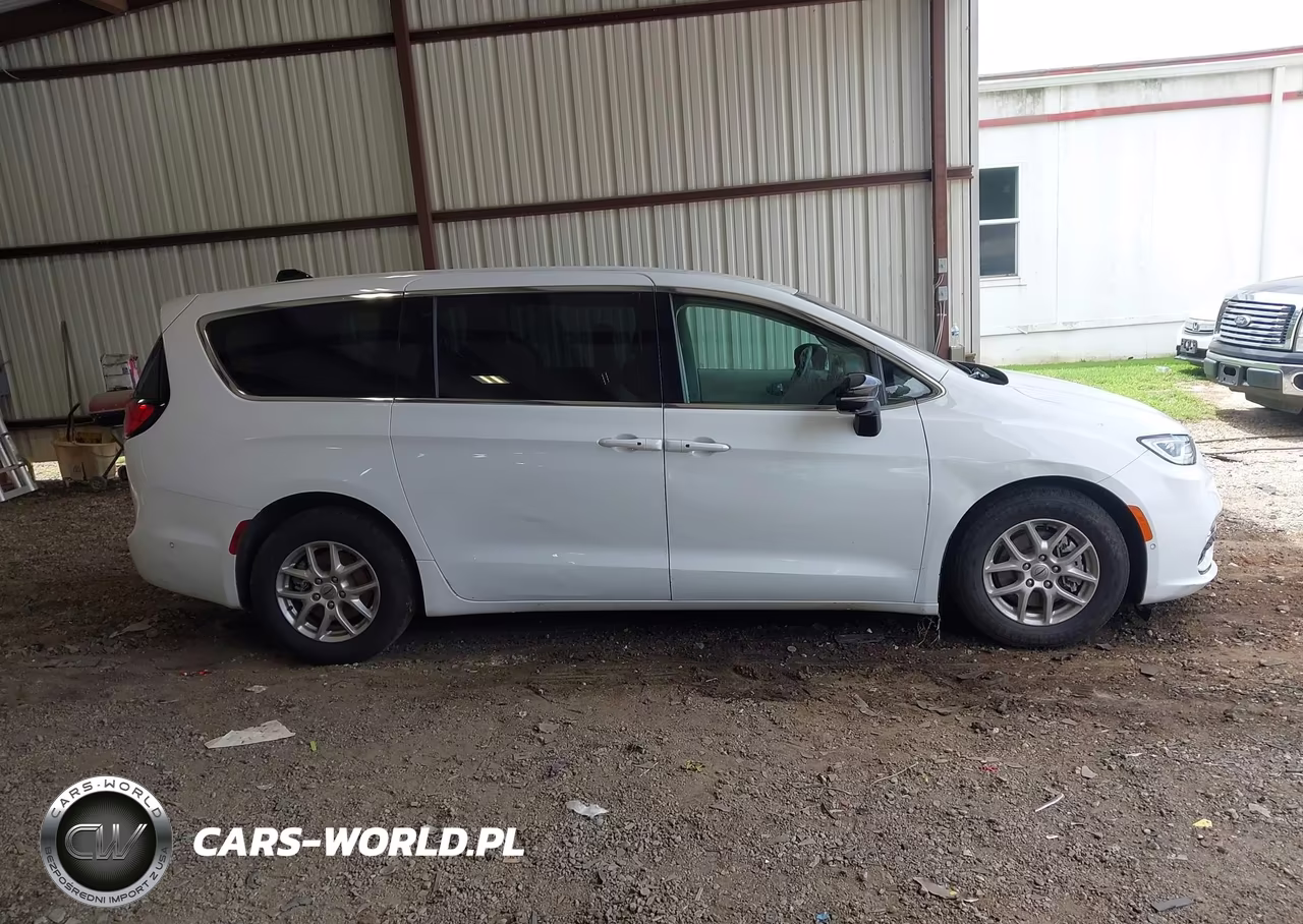 2024 Chrysler Pacifica Touring L VIN:2C4RC1BG3RR109926 - 13