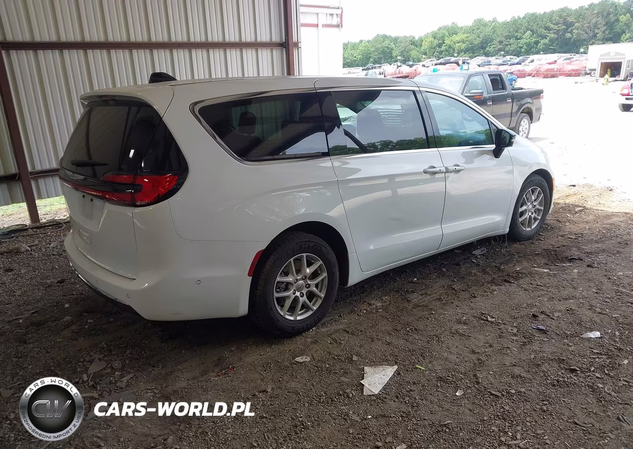 2024 Chrysler Pacifica Touring L VIN:2C4RC1BG3RR109926 - 4