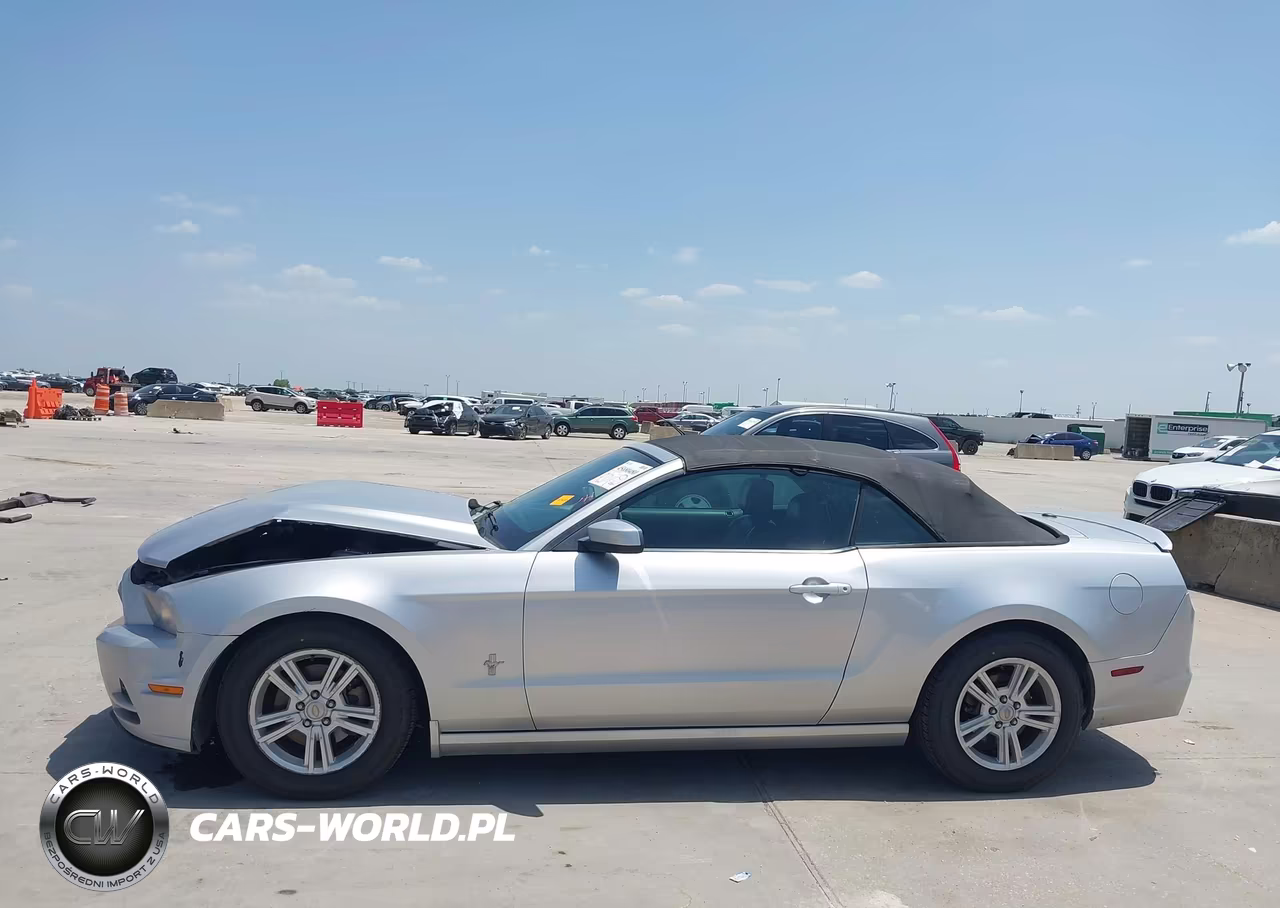 2014 Ford Mustang V6 Premium VIN:1ZVBP8EM7E5242631 - 14
