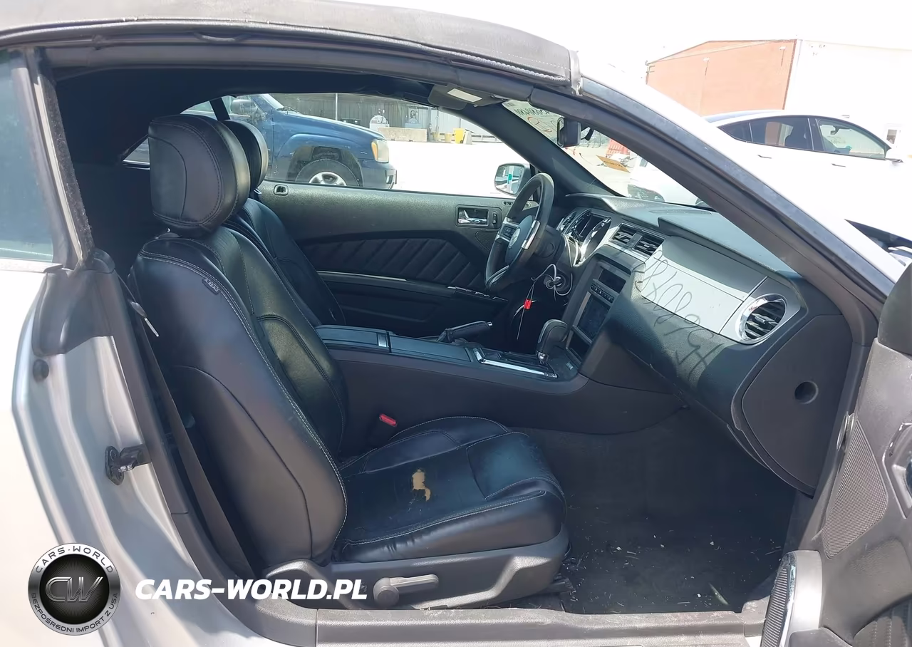 2014 Ford Mustang V6 Premium VIN:1ZVBP8EM7E5242631 - 5