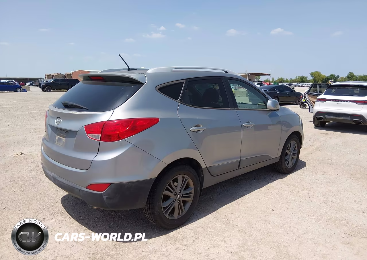 2015 Hyundai Tucson Se VIN:KM8JU3AGXFU058104 - 4