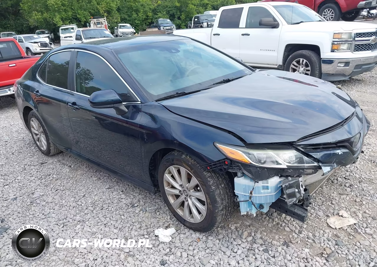 2020 Toyota Camry Le – zdjęcie 1 z 17