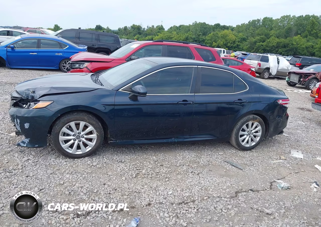 2020 Toyota Camry Le VIN:4T1C11AK3LU886730 - 14