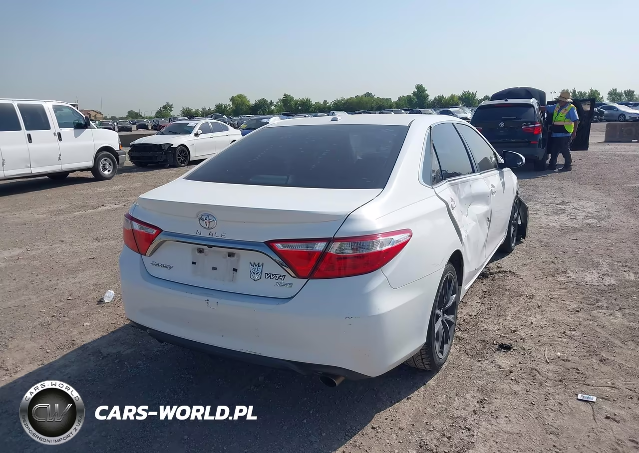 2017 Toyota Camry Xse VIN:4T1BF1FK5HU348401 - 4