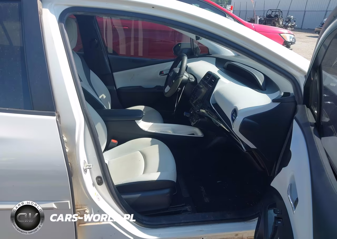 2017 Toyota Prius Four Touring VIN:JTDKARFU2H3042880 - 5