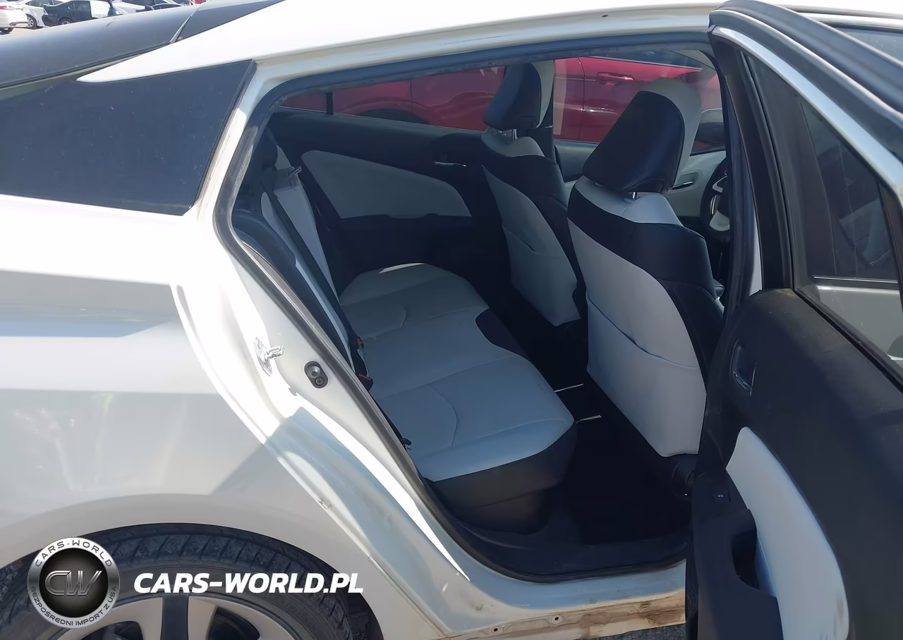2017 Toyota Prius Four Touring VIN:JTDKARFU2H3042880 - 8
