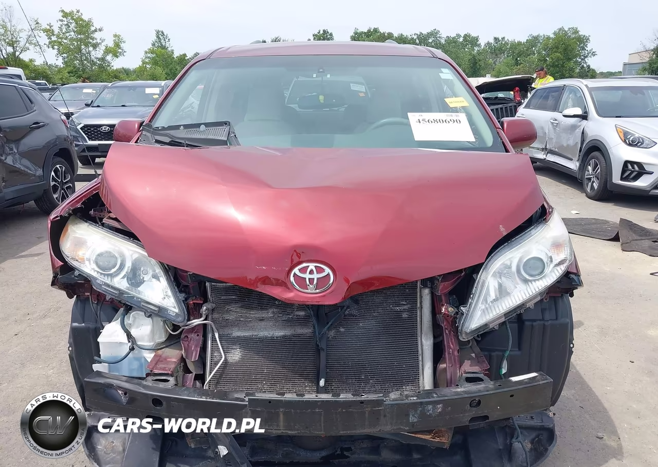 2013 Toyota Sienna Le V6 8 Passenger VIN:5TDKK3DC1DS403058 - 12