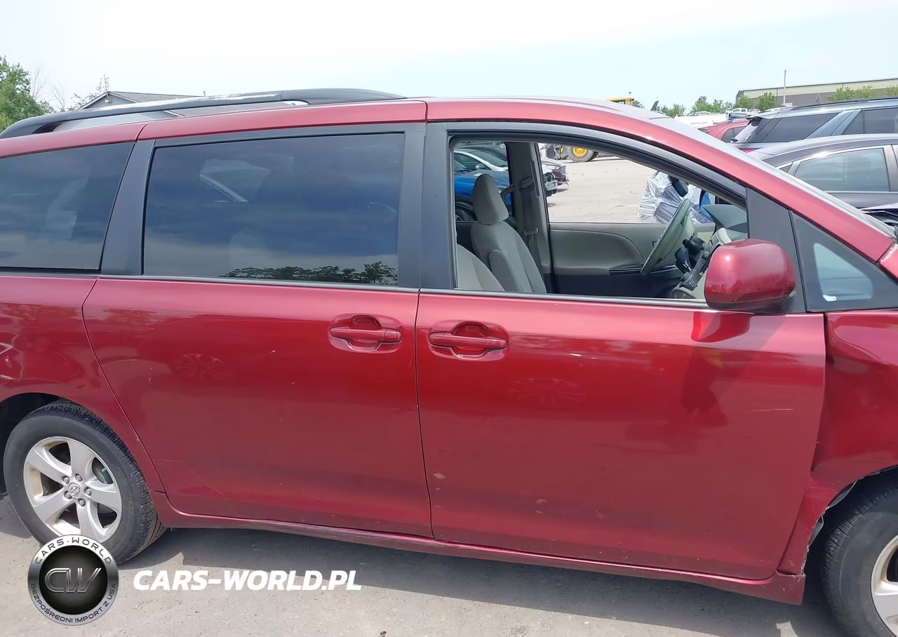 2013 Toyota Sienna Le V6 8 Passenger VIN:5TDKK3DC1DS403058 - 13
