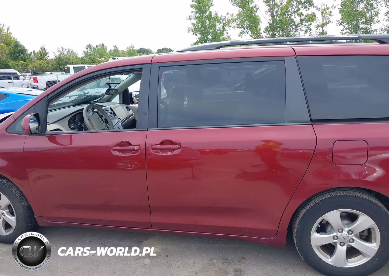 2013 Toyota Sienna Le V6 8 Passenger VIN:5TDKK3DC1DS403058 - 14