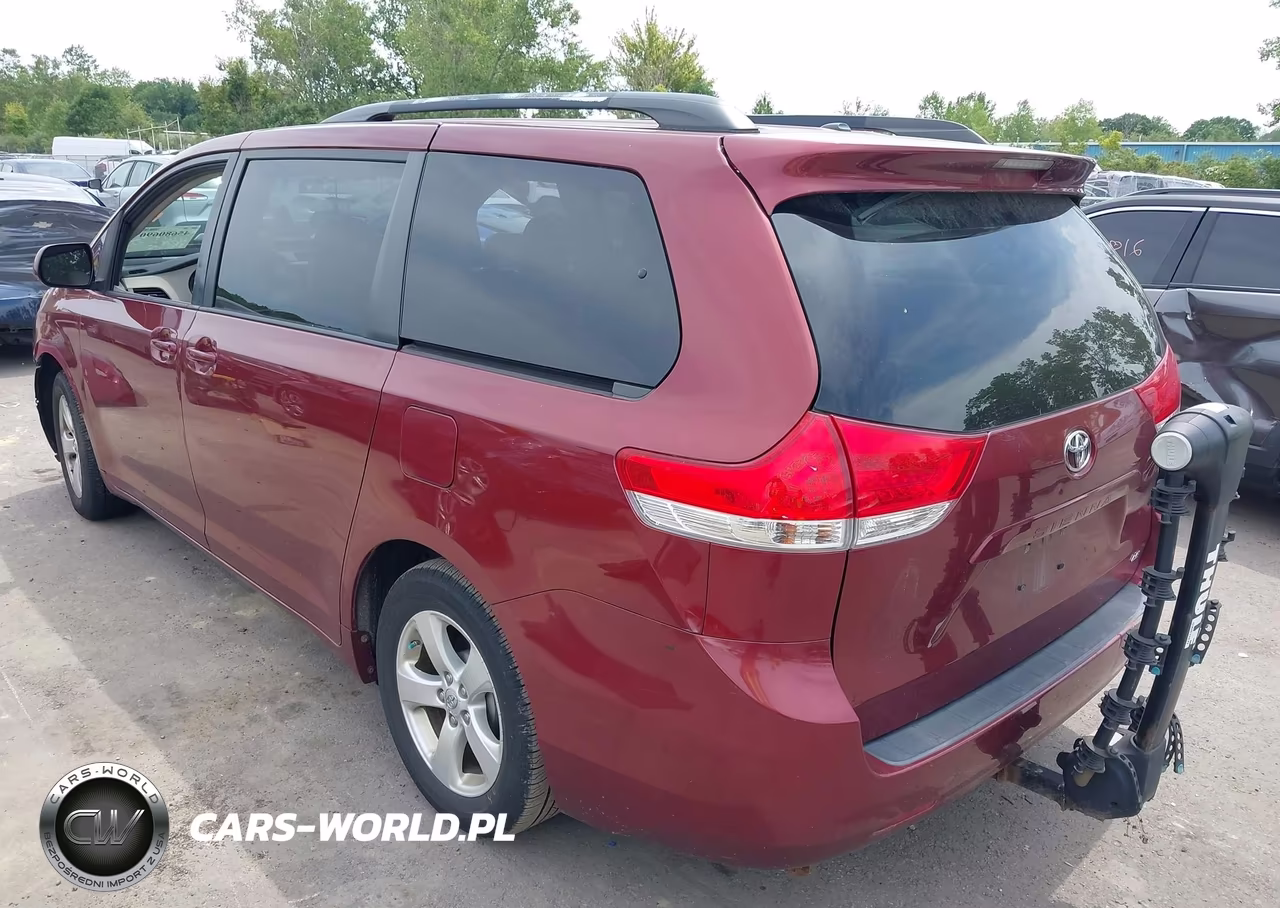 2013 Toyota Sienna Le V6 8 Passenger VIN:5TDKK3DC1DS403058 - 3