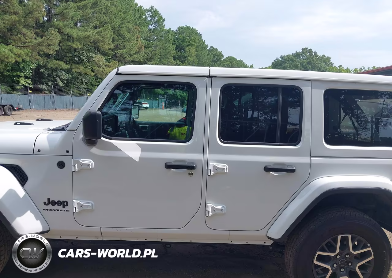 2025 Jeep Wrangler 4-Door Sahara 4X4 VIN:1C4PJXEN8SW598136 - 14