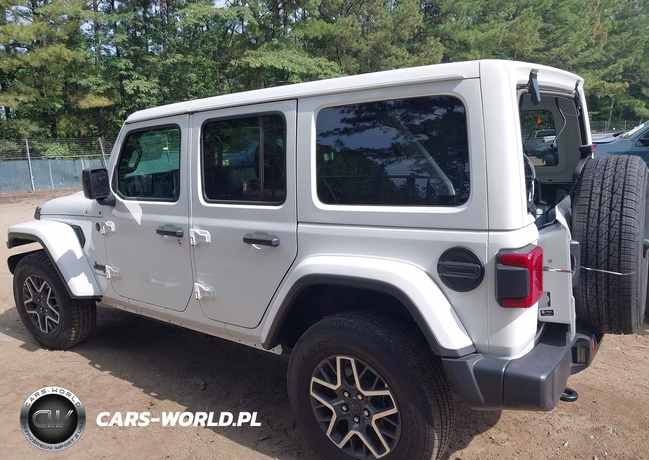 2025 Jeep Wrangler 4-Door Sahara 4X4 VIN:1C4PJXEN8SW598136 - 3