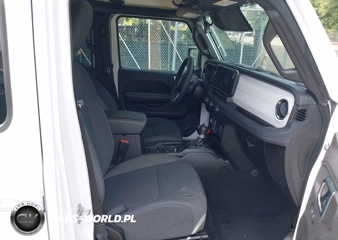 2025 Jeep Wrangler 4-Door Sahara 4X4 VIN:1C4PJXEN8SW598136 - 5