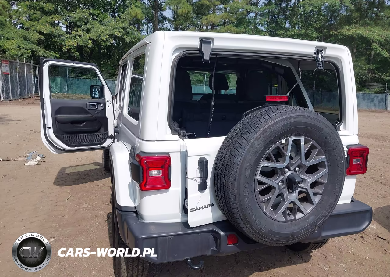 2025 Jeep Wrangler 4-Door Sahara 4X4 VIN:1C4PJXEN8SW598136 - 6