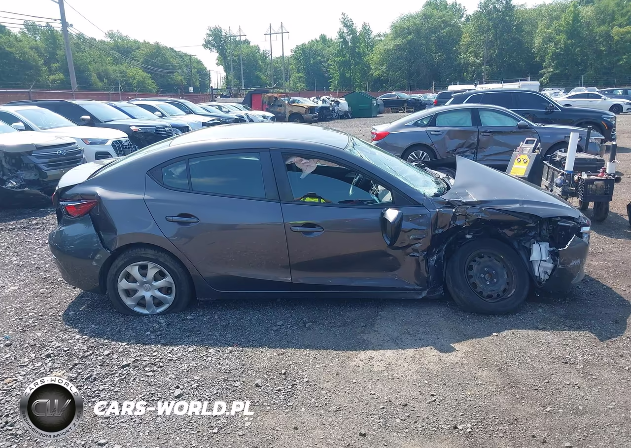 2018 Mazda Mazda3 Sport VIN:3MZBN1U76JM240382 - 13
