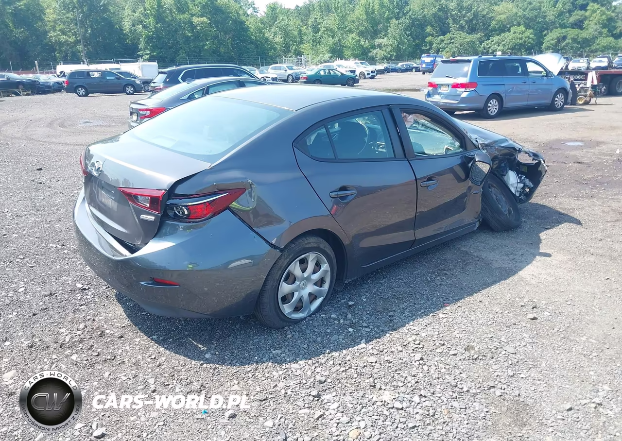2018 Mazda Mazda3 Sport VIN:3MZBN1U76JM240382 - 4