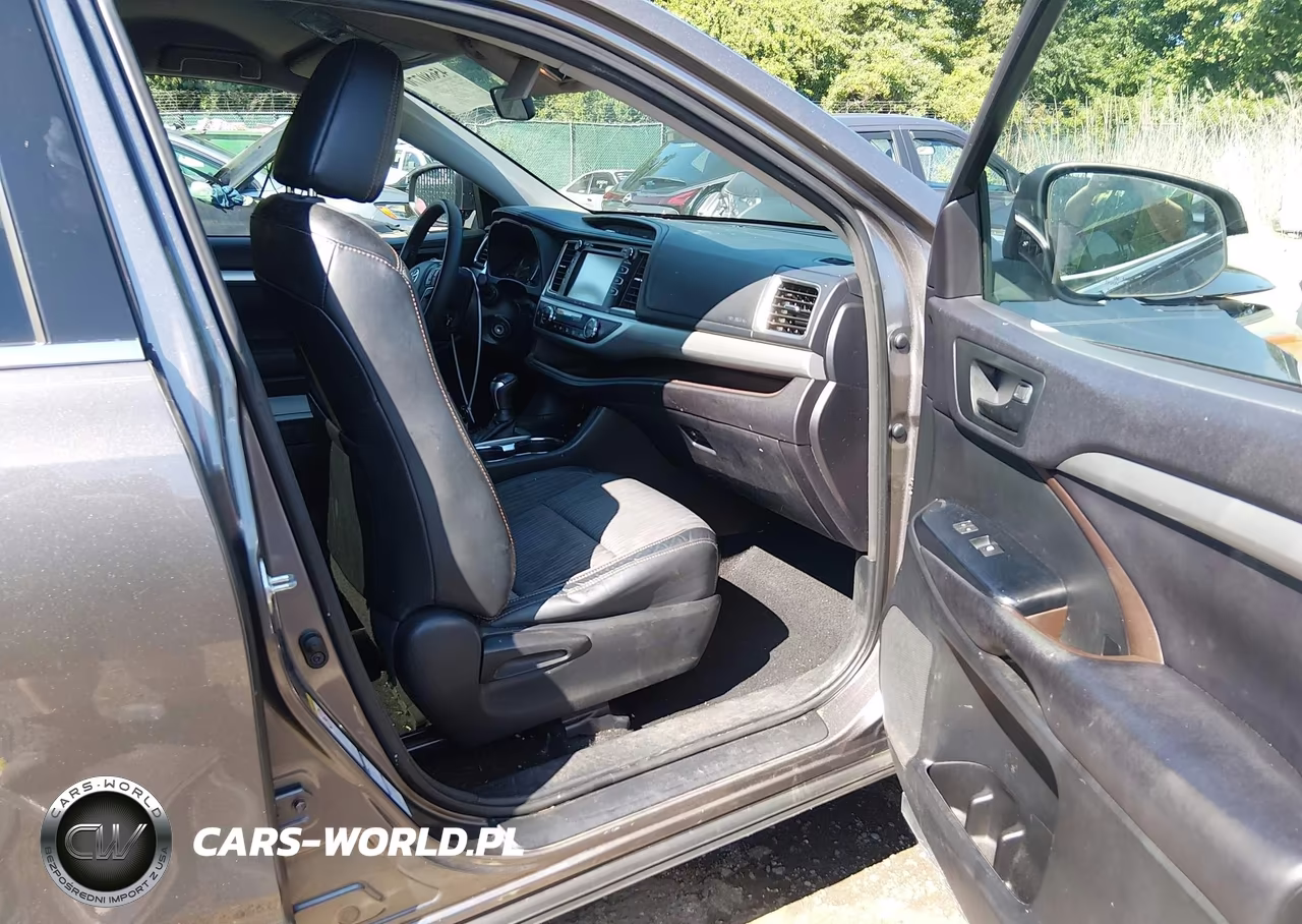 2016 Toyota Highlander Le Plus V6 VIN:5TDBKRFH8GS298003 - 5