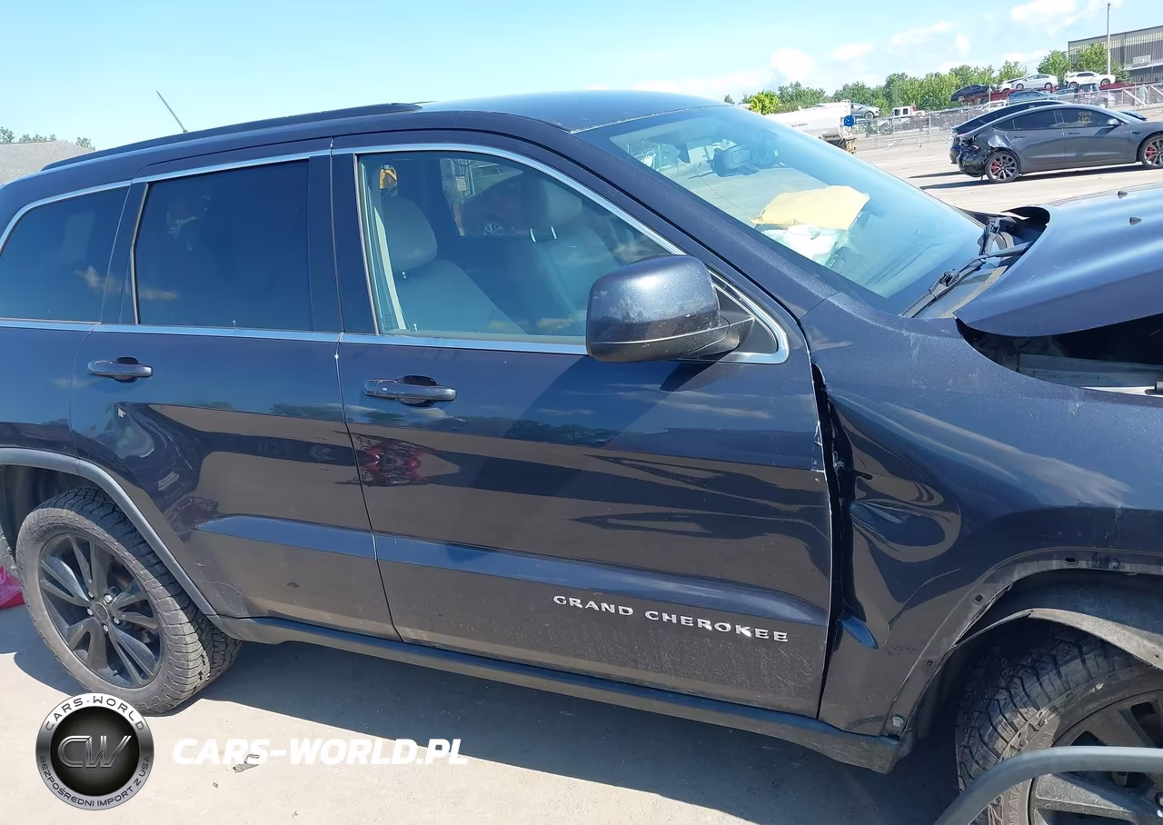 2013 Jeep Grand Cherokee Laredo Altitude VIN:1C4RJFAT6DC577961 - 13