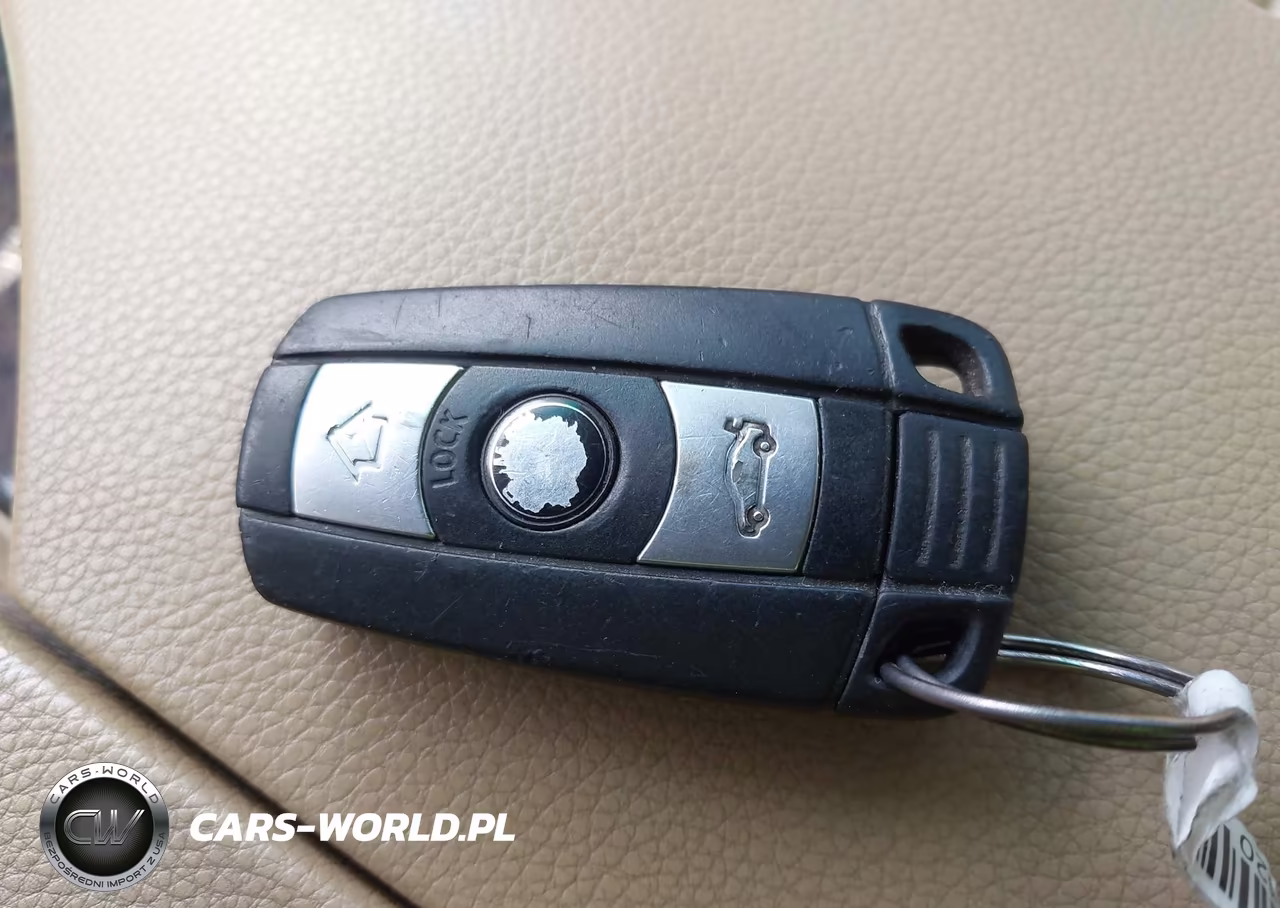 2007 BMW 530Xi VIN:WBANF73527CU21390 - 11
