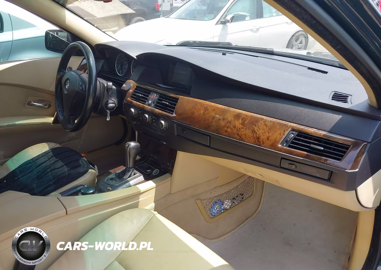 2007 BMW 530Xi VIN:WBANF73527CU21390 - 5