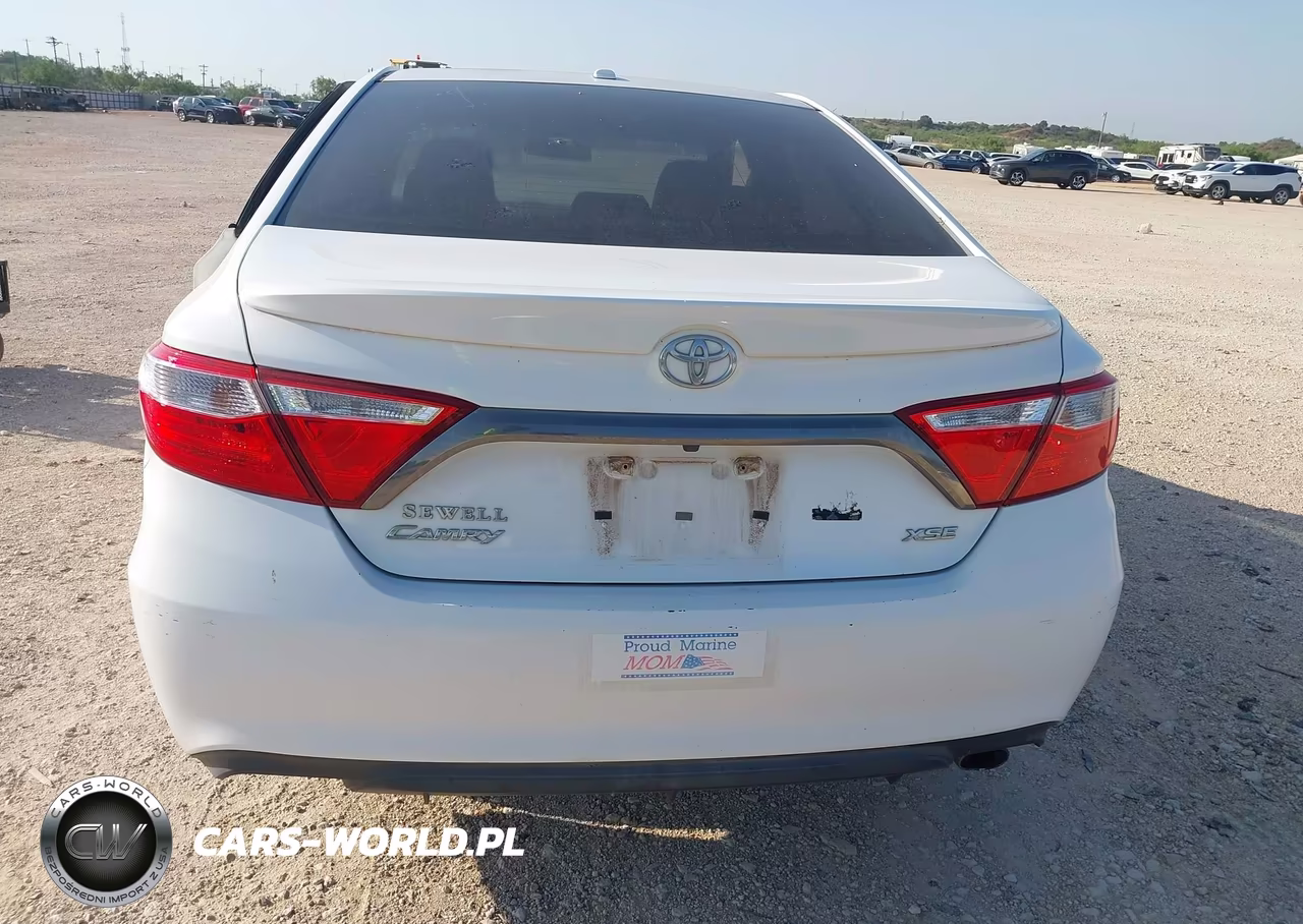 2016 Toyota Camry Xse VIN:4T1BF1FK2GU212452 - 16