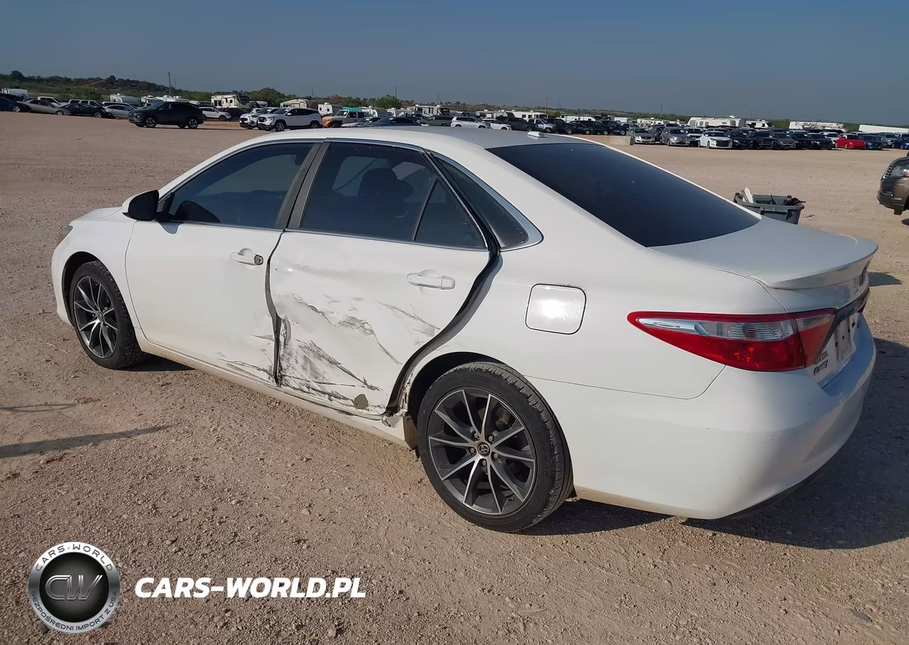 2016 Toyota Camry Xse VIN:4T1BF1FK2GU212452 - 3