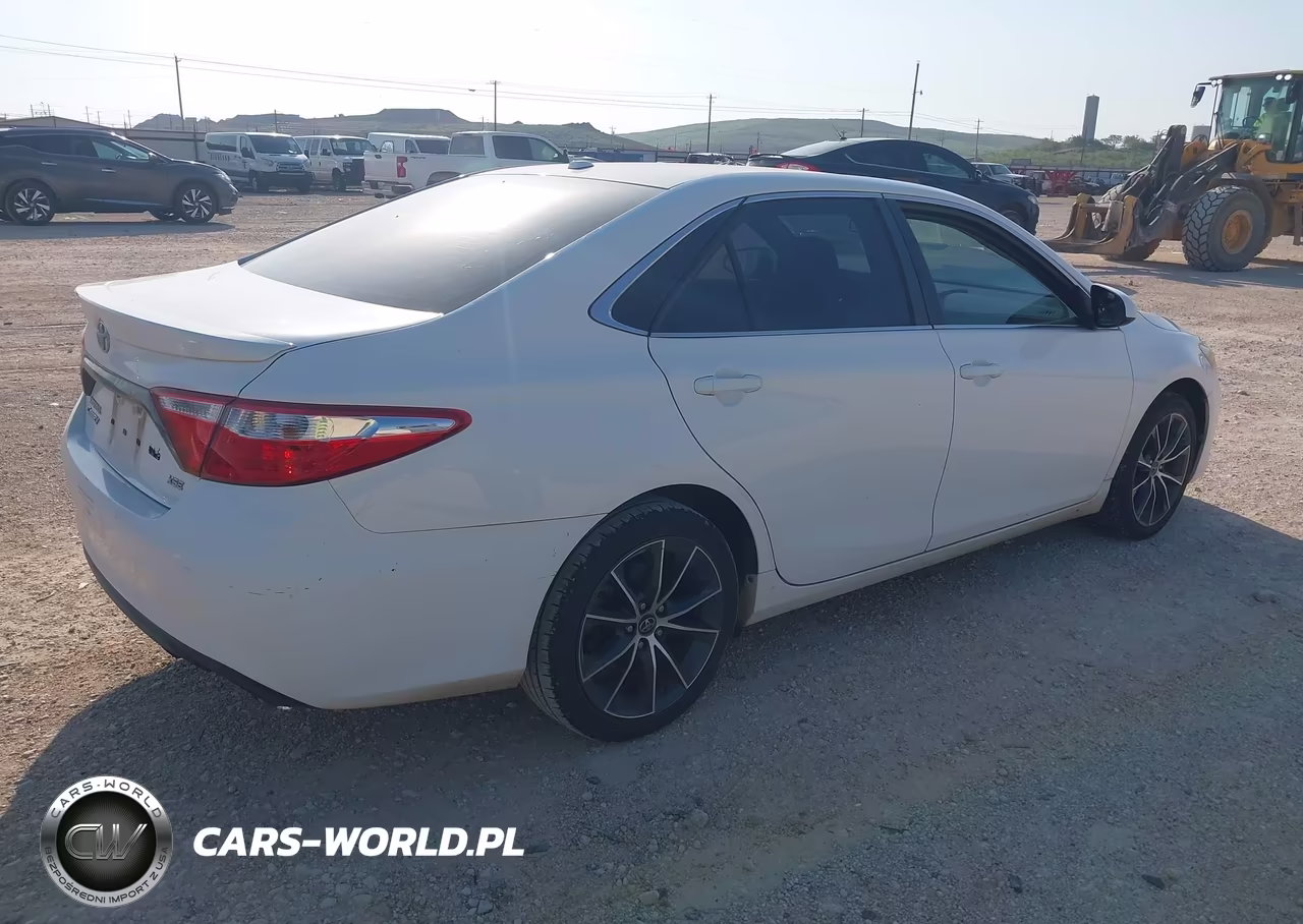 2016 Toyota Camry Xse VIN:4T1BF1FK2GU212452 - 4