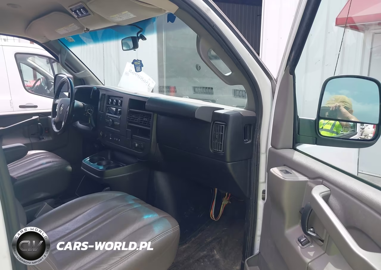 2017 Chevrolet Express 3500 Ls VIN:1GAZGNFG7H1294676 - 5
