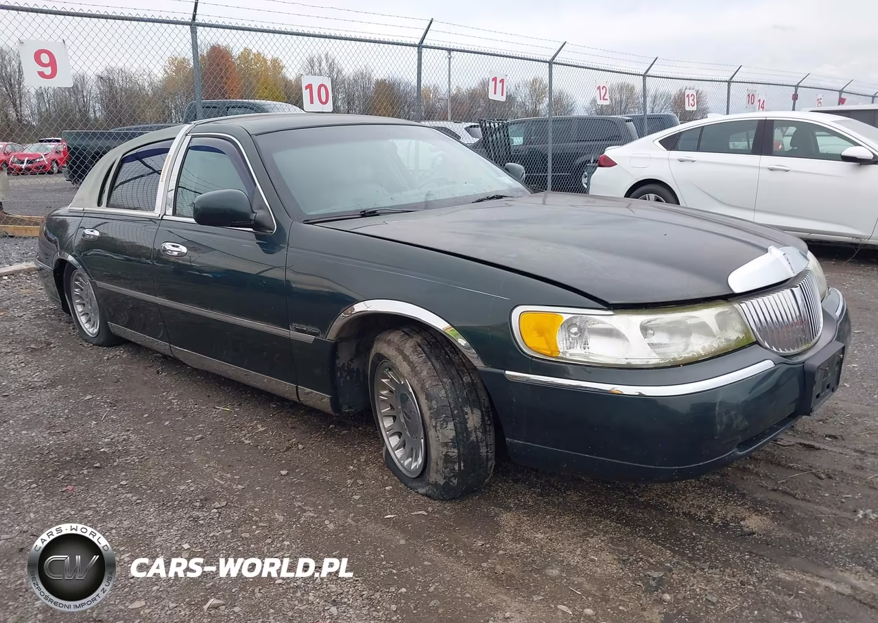 2002 Lincoln Town Car Signature