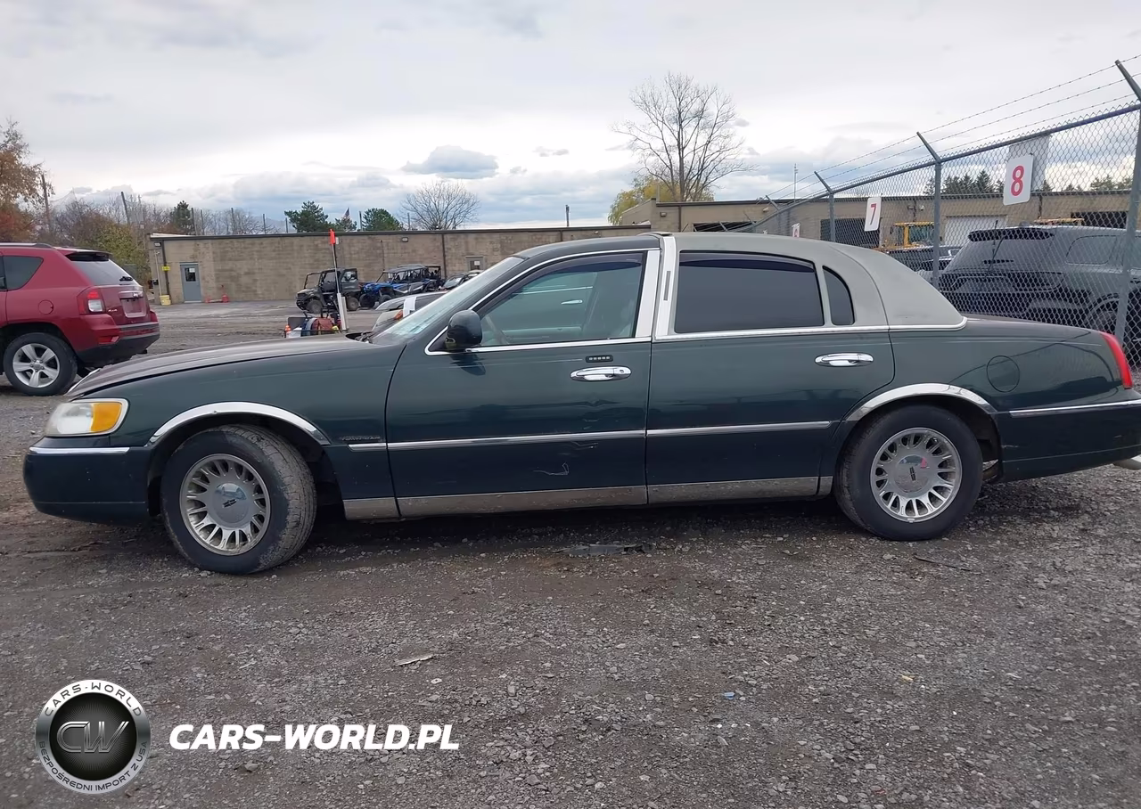 2002 Lincoln Town Car Signature VIN:1LNHM82W92Y657970 - 13