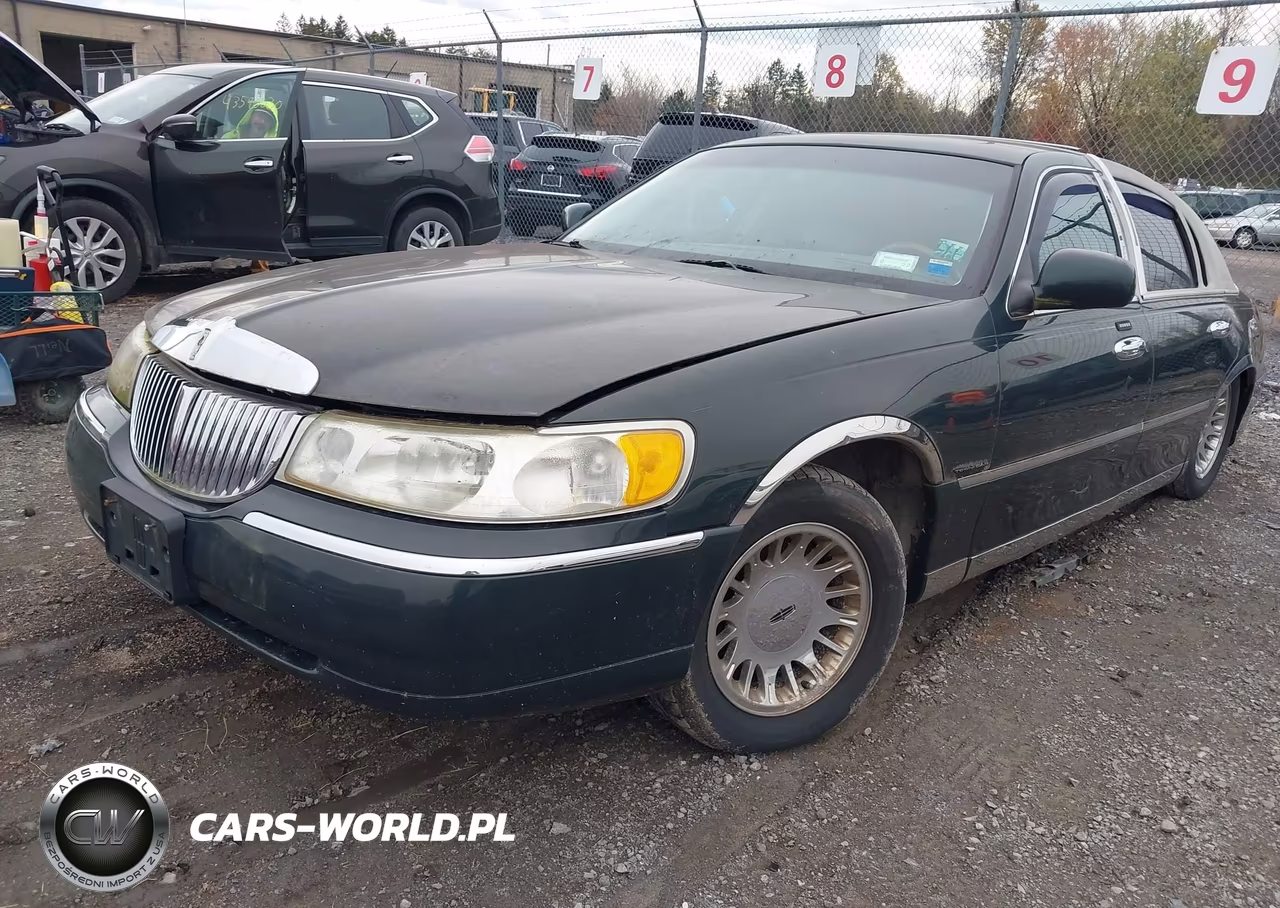 2002 Lincoln Town Car Signature VIN:1LNHM82W92Y657970 - 2