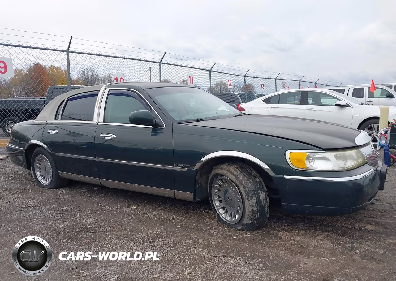 2002 Lincoln Town Car Signature VIN:1LNHM82W92Y657970 - 6