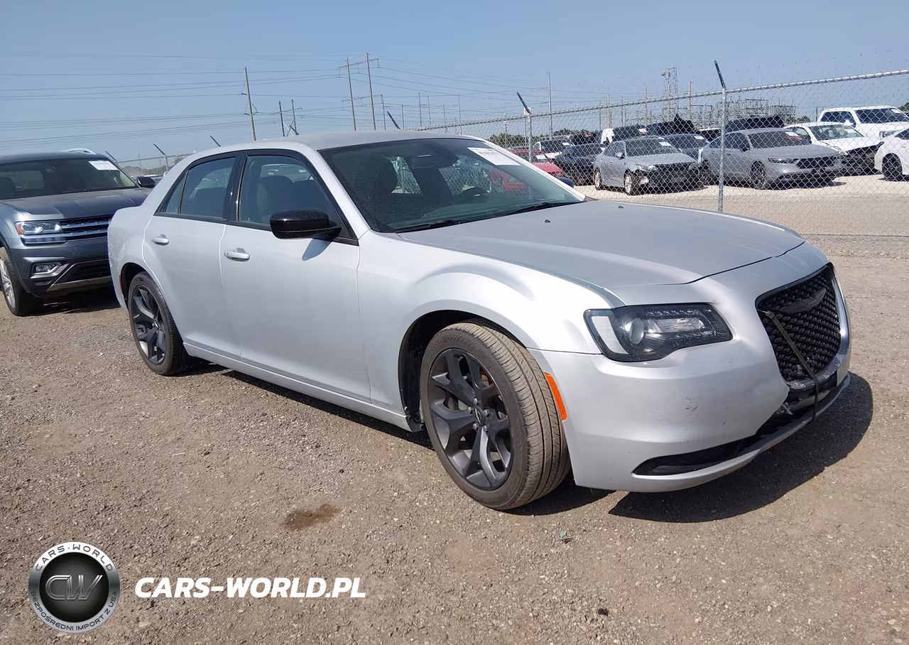 2020 Chrysler 300 Touring – zdjęcie 1 z 11